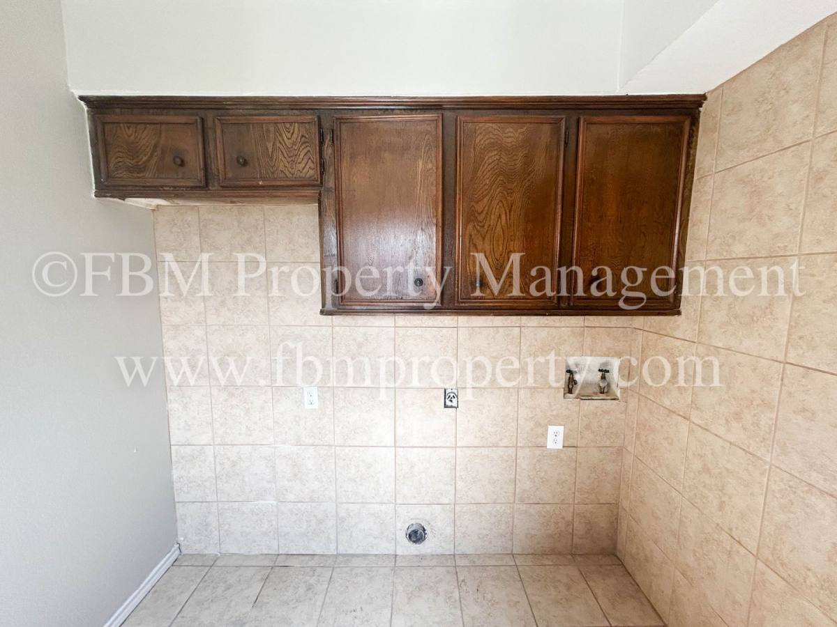 Apartment for rent at 1401 Old Bardwell Rd, Ennis, TX 75119