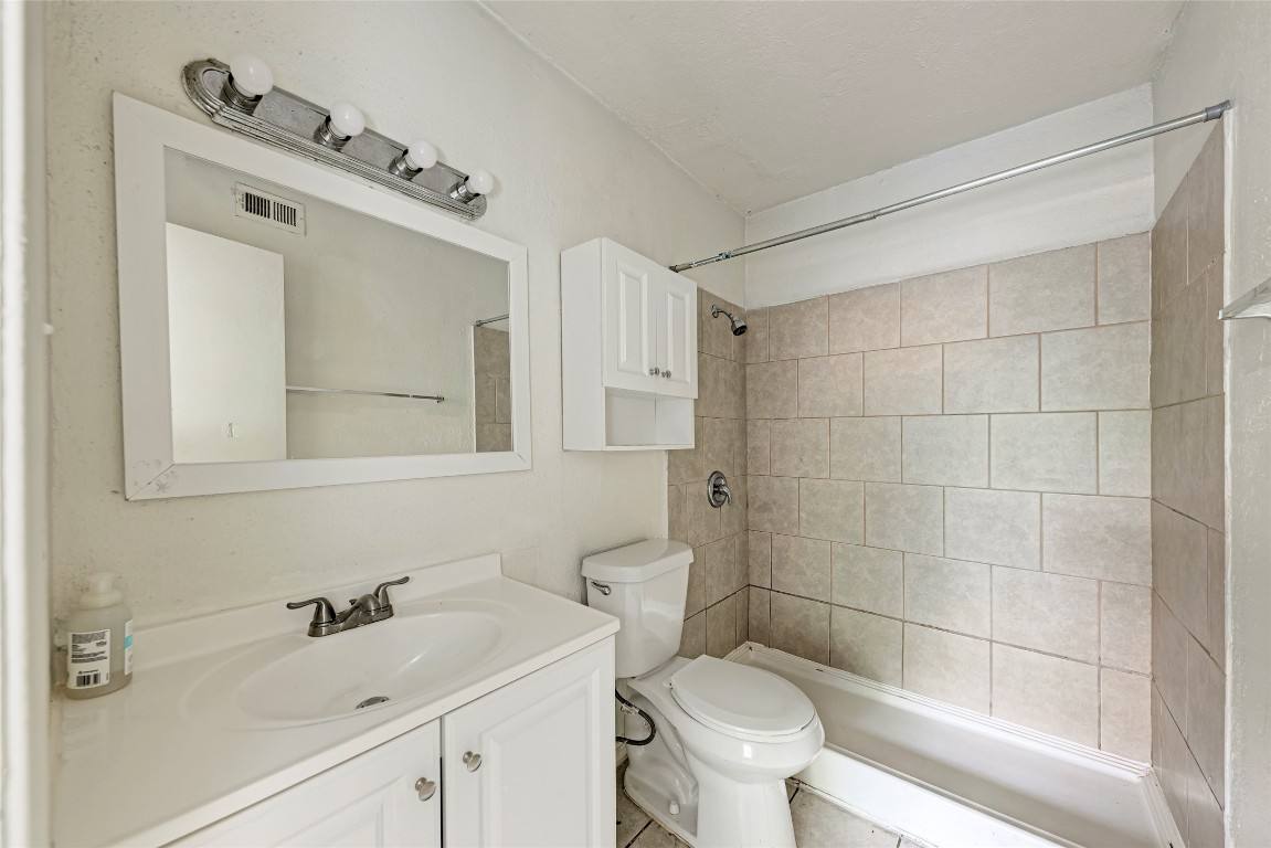 Apartment for rent at 1010 W 23rd St #5, Austin, TX 78705