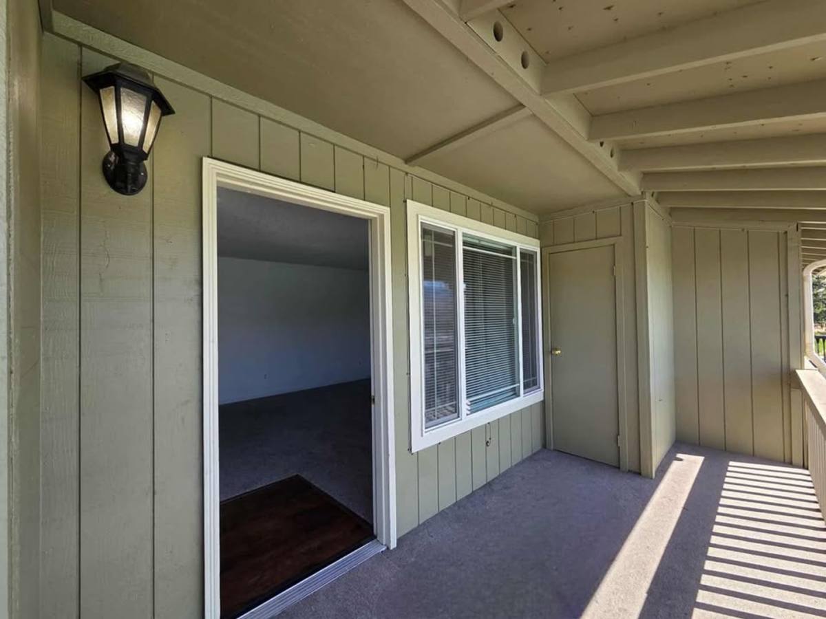 Apartment for rent at 939 N Baker Ave, East Wenatchee, WA 98802