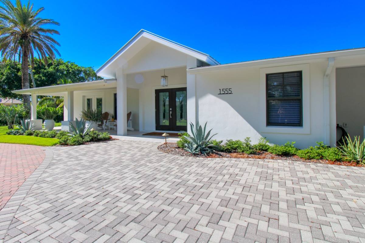 House for rent at 1555 Crayton Rd, Naples, FL 34102
