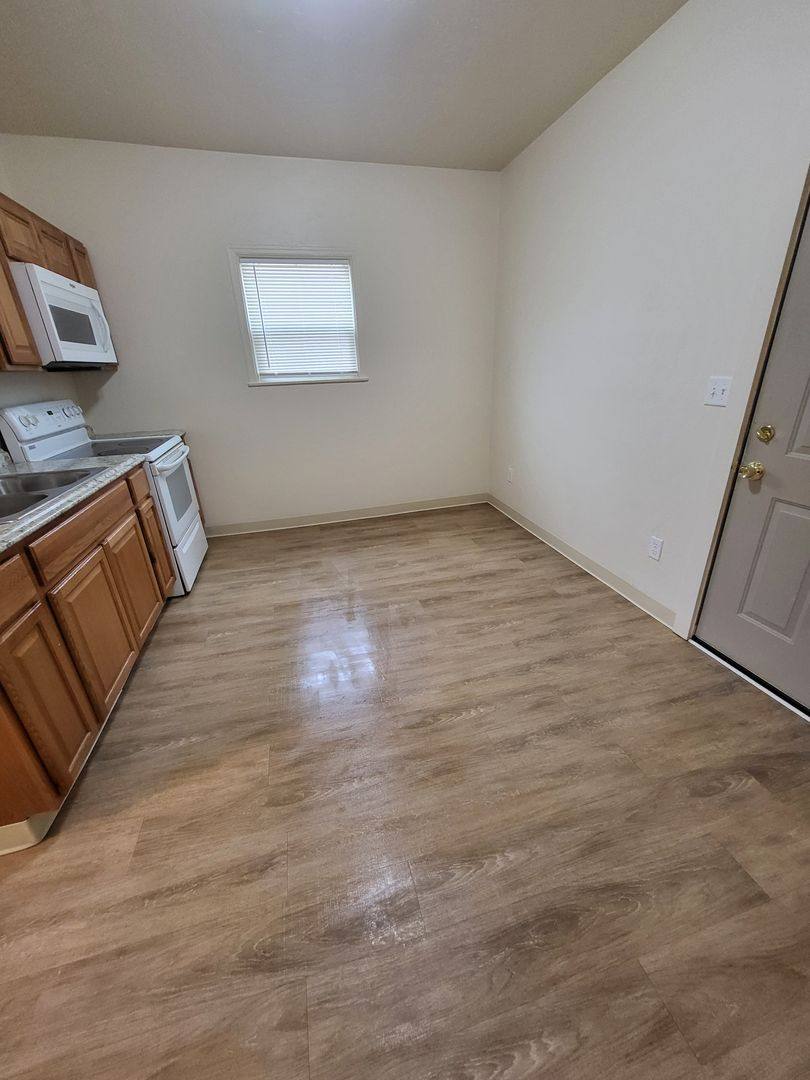 Apartment for rent at 225 N Ashland, Green Bay, WI 54303