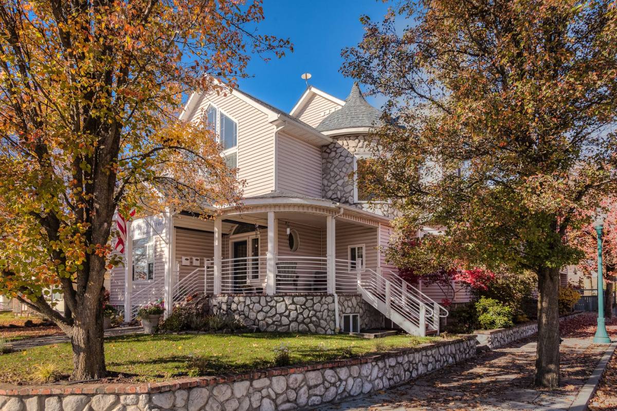 621 E Lakeside Ave, Coeur D Alene, ID 83814