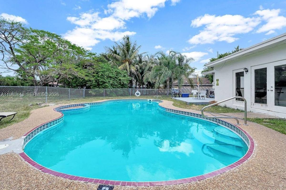 House for rent at 2417 Pierce St, Hollywood, FL 33020