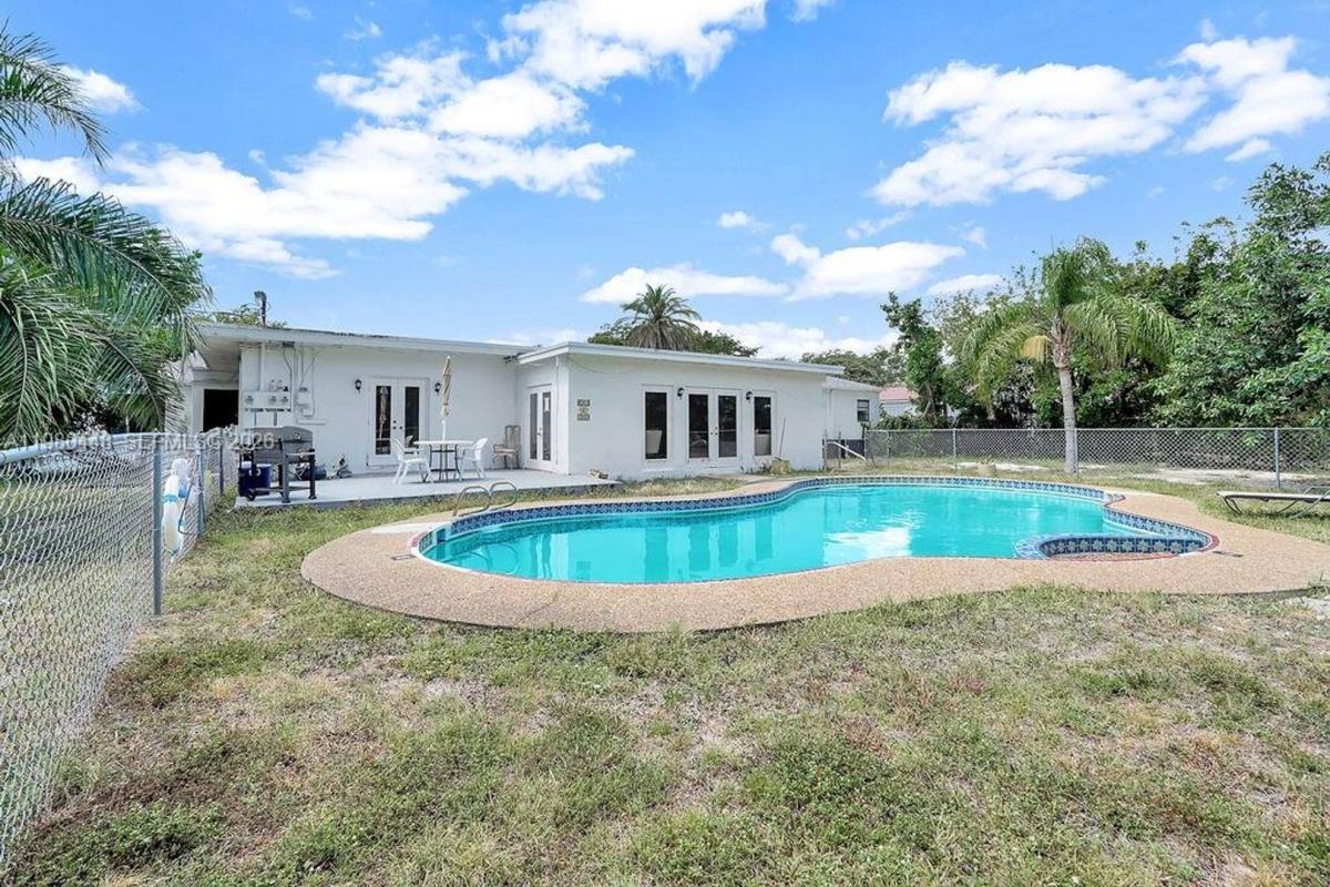 House for rent at 2417 Pierce St, Hollywood, FL 33020