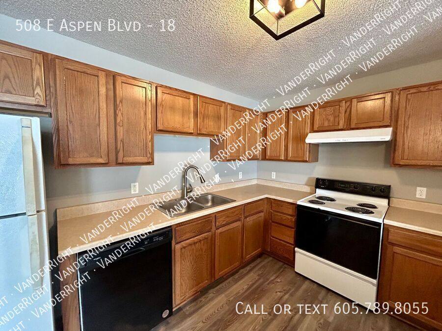 508 E Aspen Blvd #18, Brandon, SD 57005 - Apartment for Rent - Image 2
