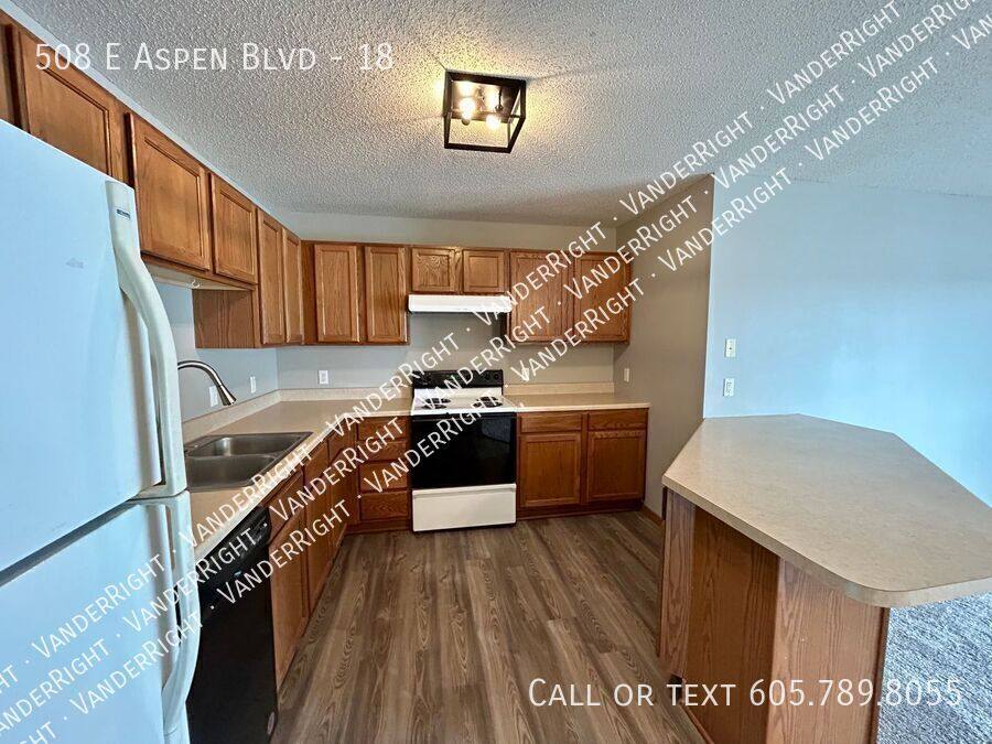 508 E Aspen Blvd #18, Brandon, SD 57005 - Apartment for Rent - Image 3