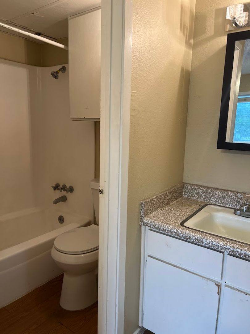 Apartment for rent at 202 E 32nd St #3, Austin, TX 78703