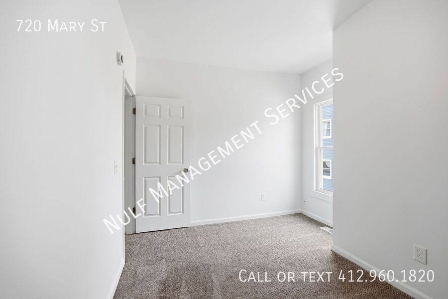 House for rent at 720 Mary St, McKees Rocks, PA 15136