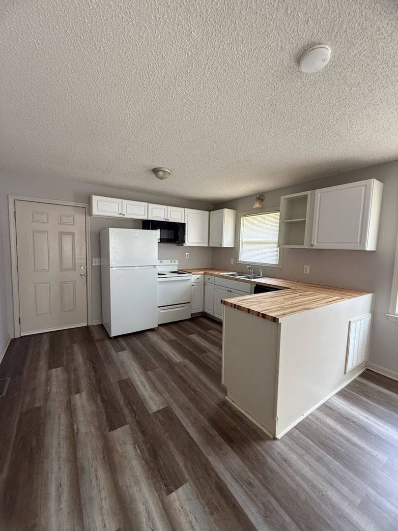 Apartment for rent at 3108 Plantation Dr, Florence, SC 29505