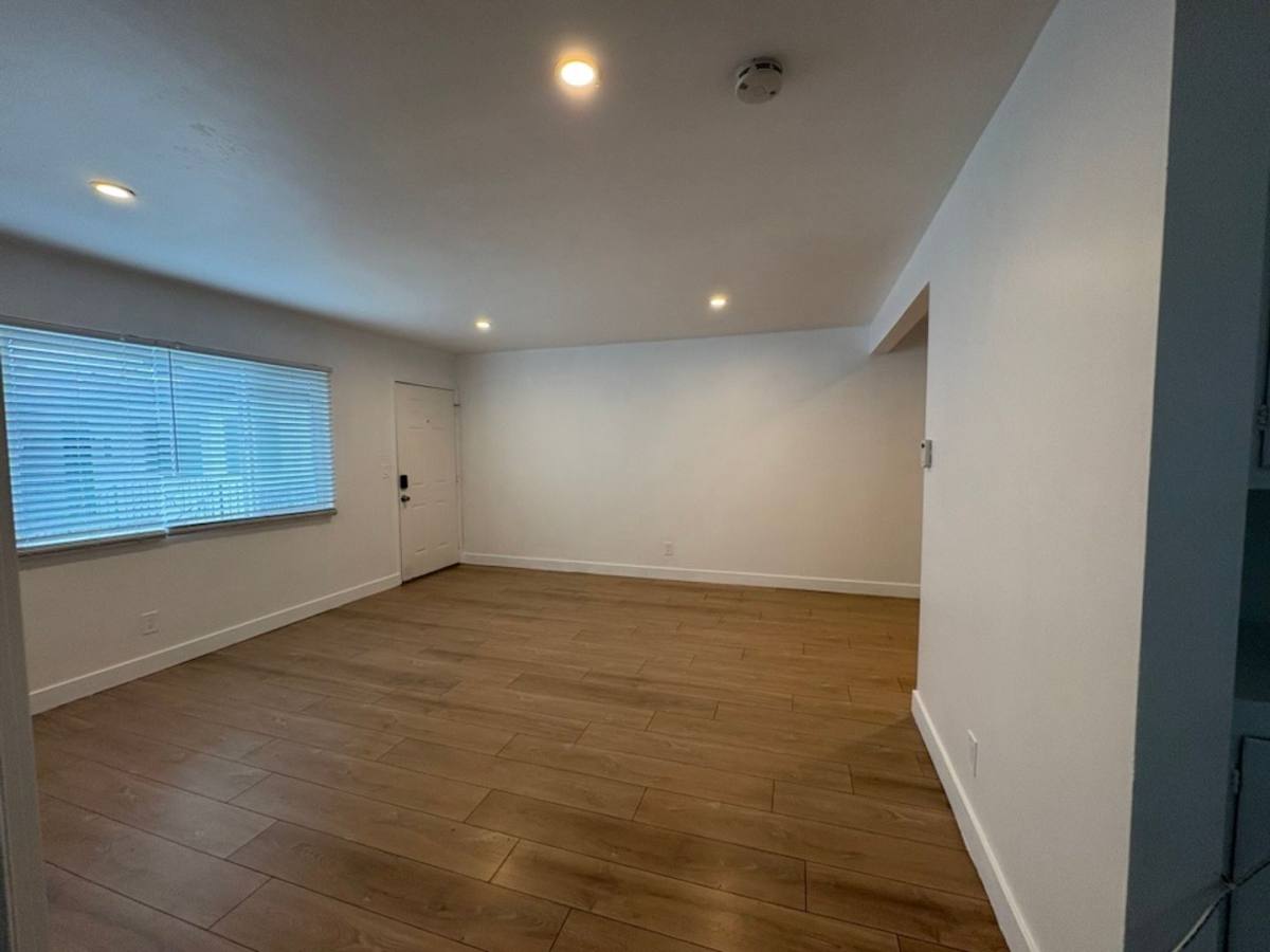 Apartment for rent at 445 Rose Ave, Long Beach, CA 90802