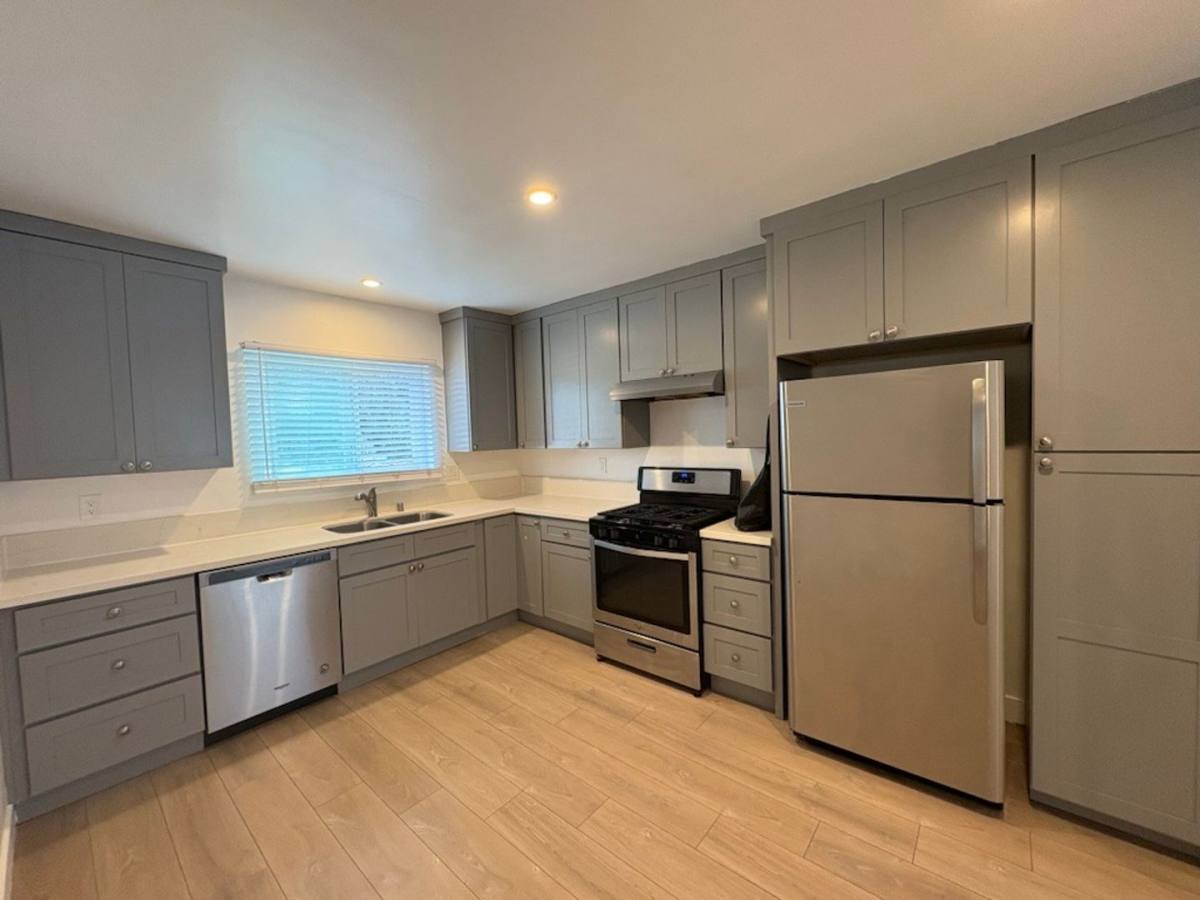 Apartment for rent at 445 Rose Ave, Long Beach, CA 90802