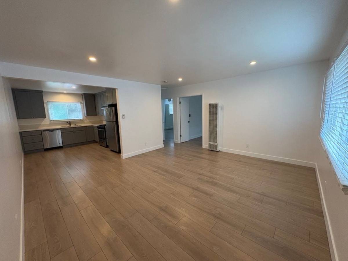 Apartment for rent at 445 Rose Ave, Long Beach, CA 90802