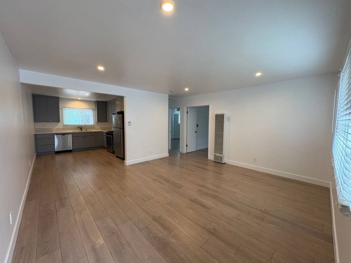 Apartment for rent at 445 Rose Ave, Long Beach, CA 90802