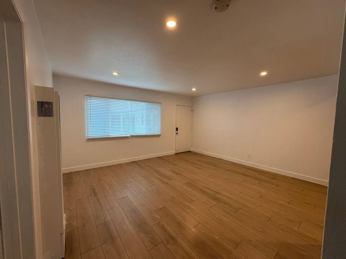 Apartment for rent at 445 Rose Ave, Long Beach, CA 90802