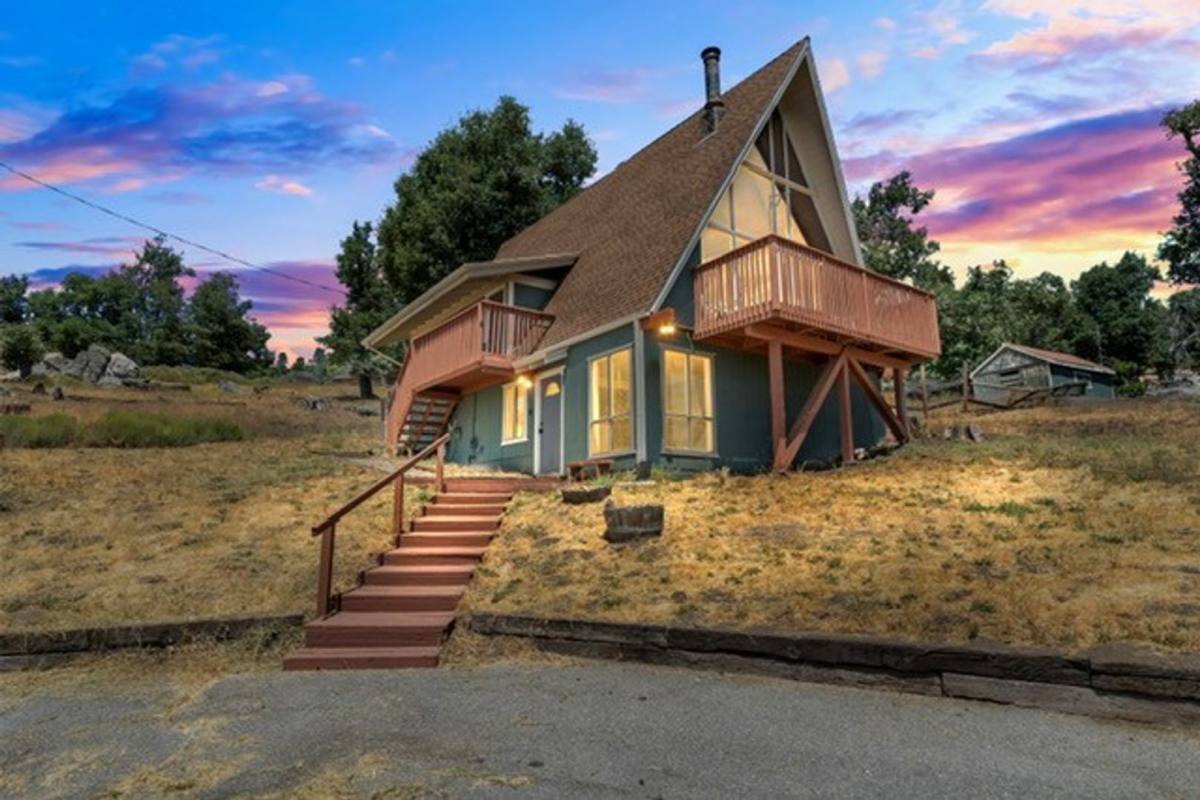 House for rent at 26120 Deertrail Dr, Tehachapi, CA 93561