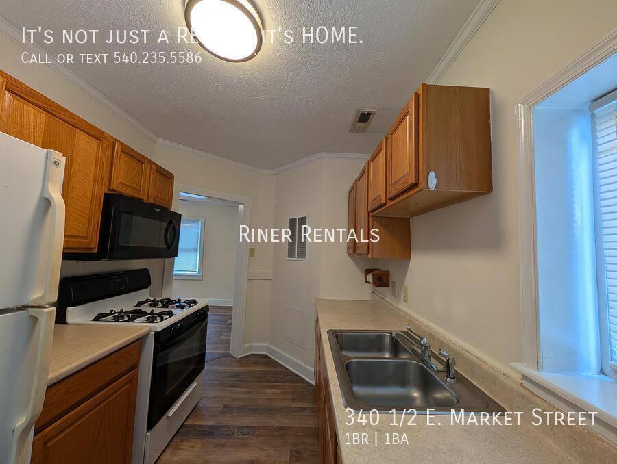 Apartment for rent at 340 1 2 E Market St, Harrisonburg, VA 22801