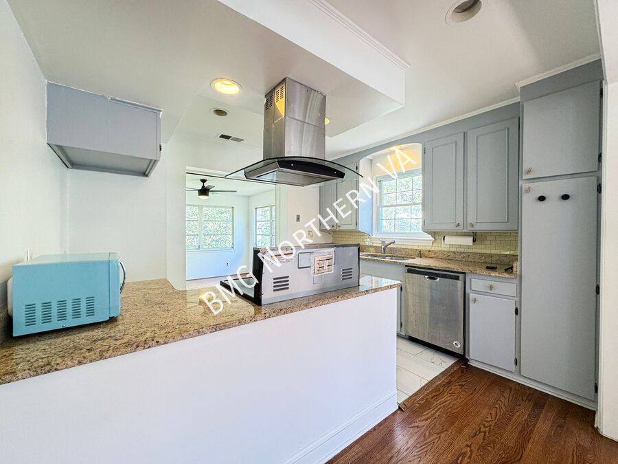 House for rent at 6600 Braddock Rd, Alexandria, VA 22312