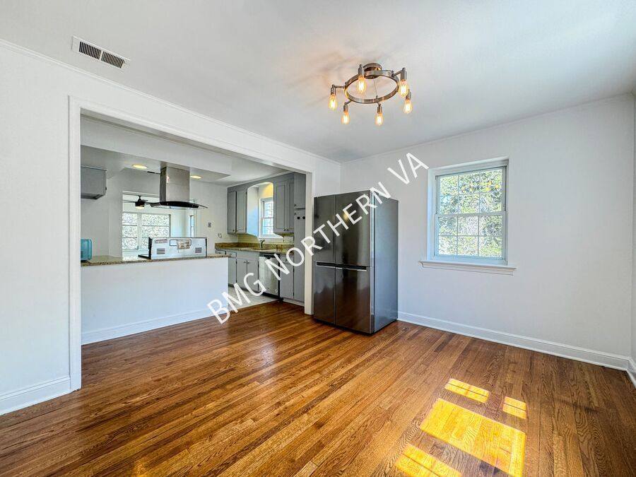 House for rent at 6600 Braddock Rd, Alexandria, VA 22312