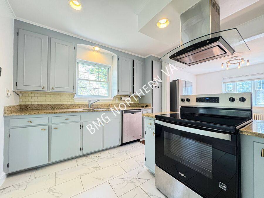 House for rent at 6600 Braddock Rd, Alexandria, VA 22312