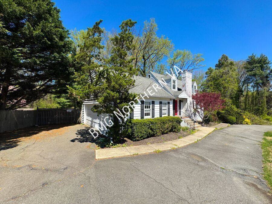 House for rent at 6600 Braddock Rd, Alexandria, VA 22312