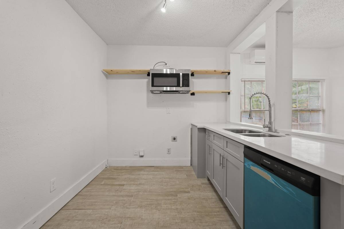 Apartment for rent at 1415 Church St #1415A, Galveston, TX 77550