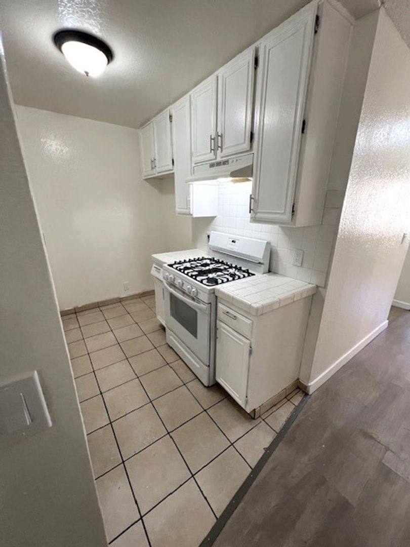 Apartment for rent at 9929 Sepulveda Blvd, Mission Hills, CA 91345