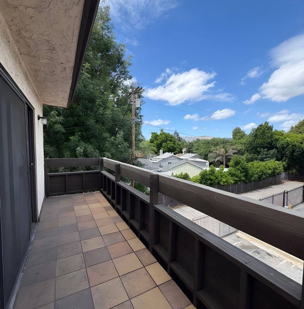 Apartment for rent at 9929 Sepulveda Blvd, Mission Hills, CA 91345