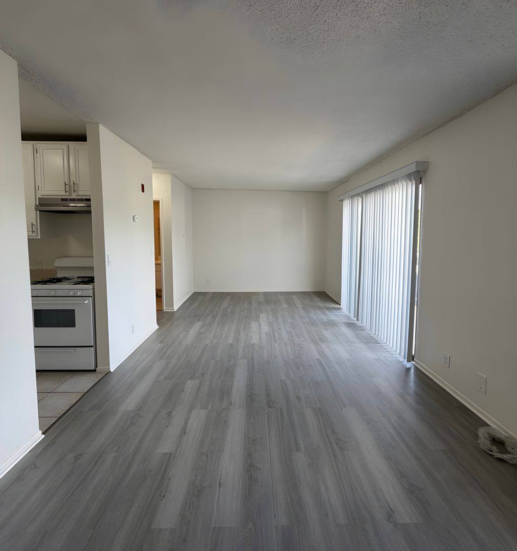 Apartment for rent at 9929 Sepulveda Blvd, Mission Hills, CA 91345