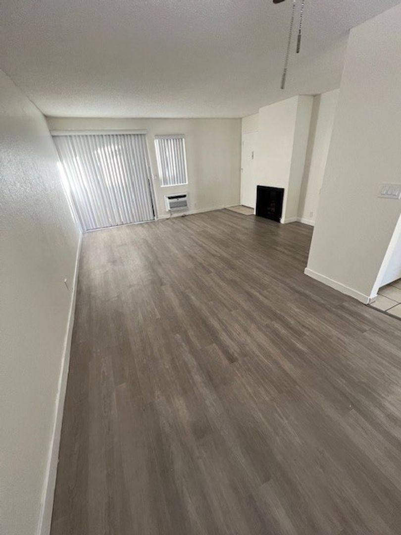 Apartment for rent at 9929 Sepulveda Blvd, Mission Hills, CA 91345