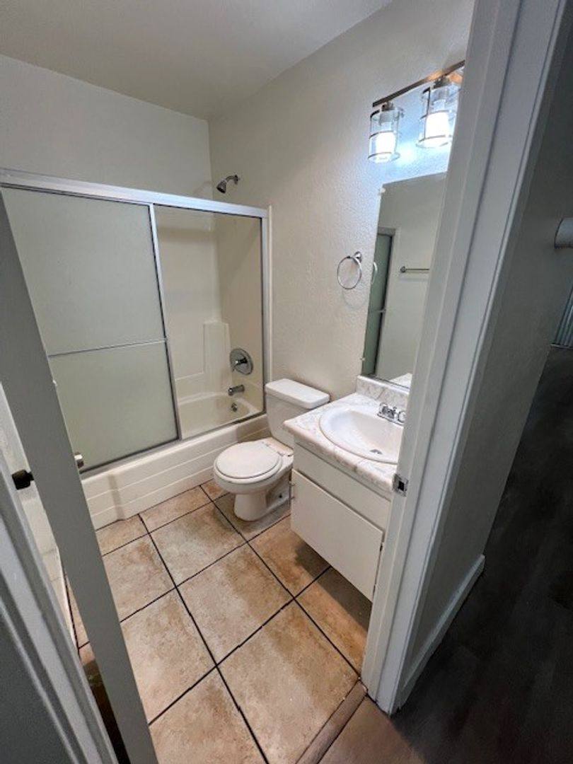 Apartment for rent at 9929 Sepulveda Blvd, Mission Hills, CA 91345