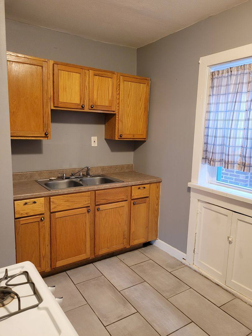 Apartment for rent at 4710 Eichelberger, Saint Louis, MO 63116