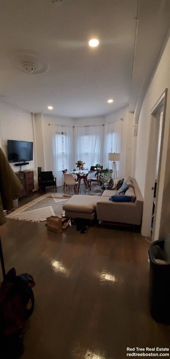 Apartment for rent at 270 Newbury St #3, Boston, MA 02116