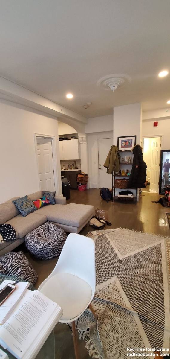 Apartment for rent at 270 Newbury St #3, Boston, MA 02116
