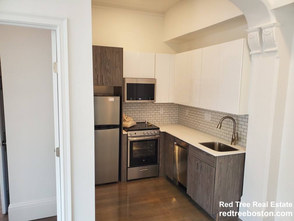 Apartment for rent at 270 Newbury St #3, Boston, MA 02116
