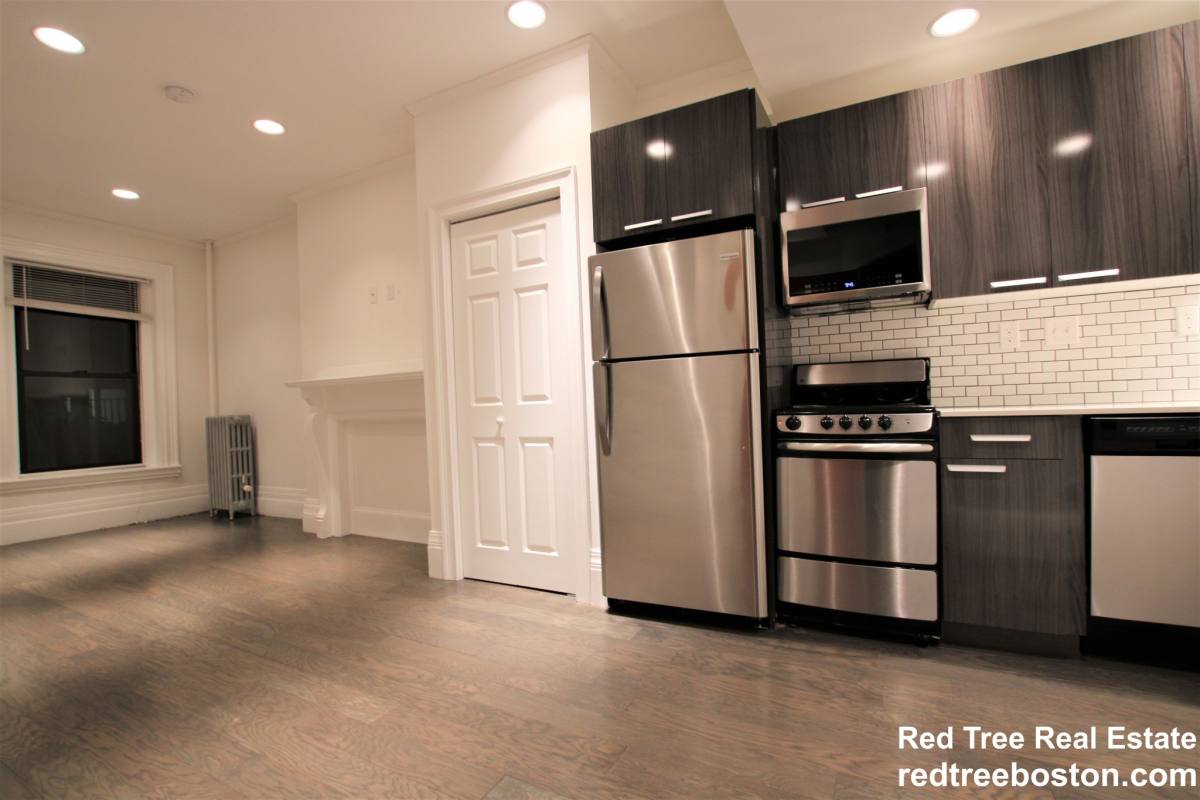 Apartment for rent at 270 Newbury St #6, Boston, MA 02116