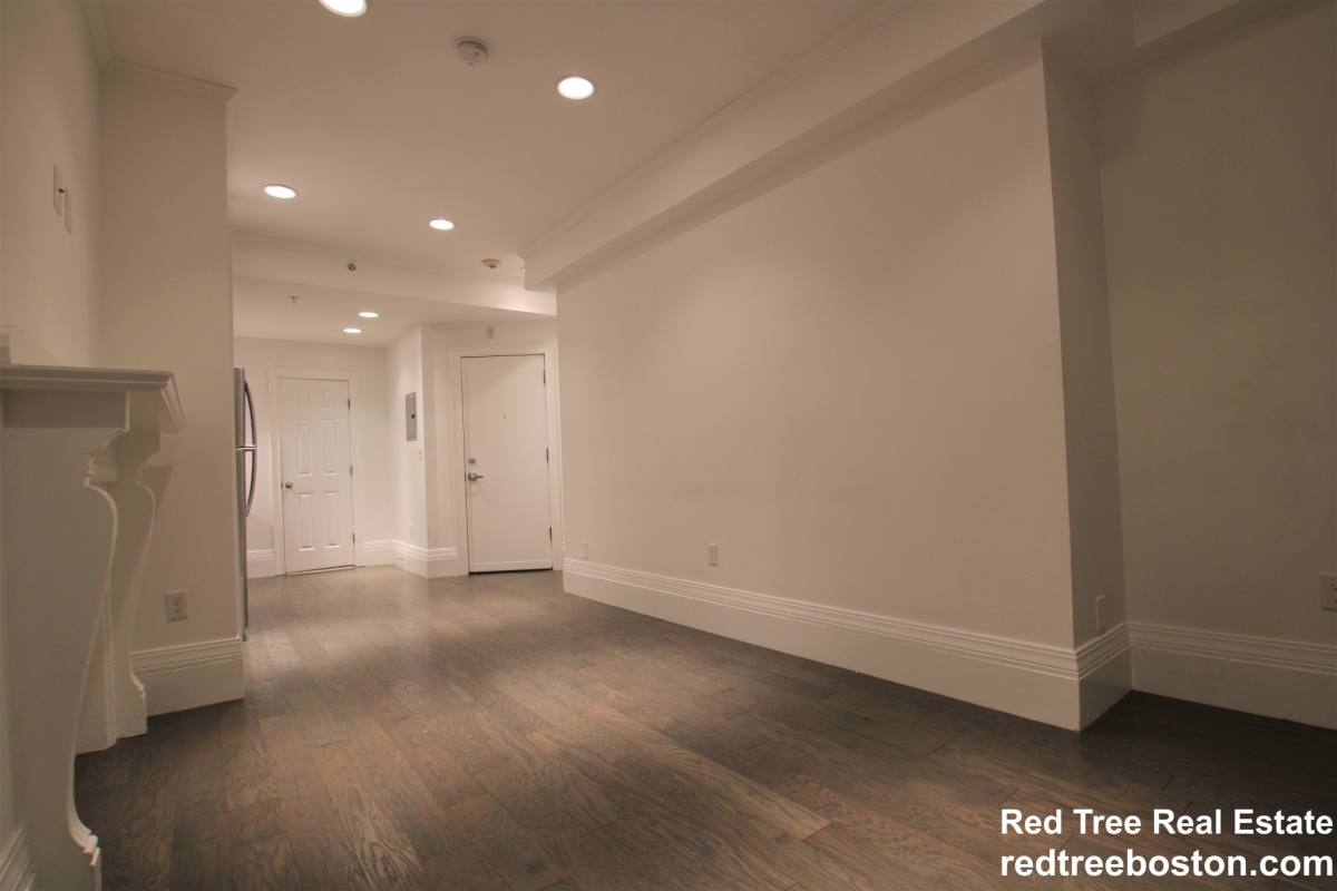 Apartment for rent at 270 Newbury St #6, Boston, MA 02116