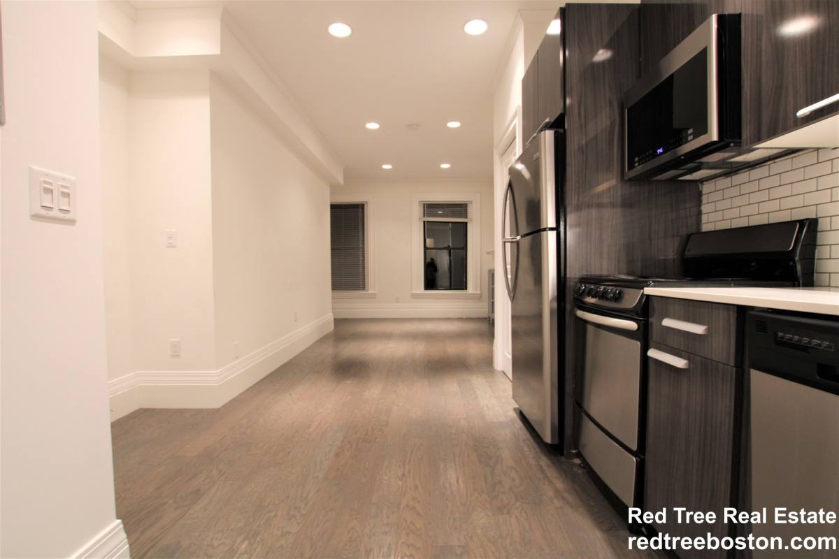 Apartment for rent at 270 Newbury St #6, Boston, MA 02116