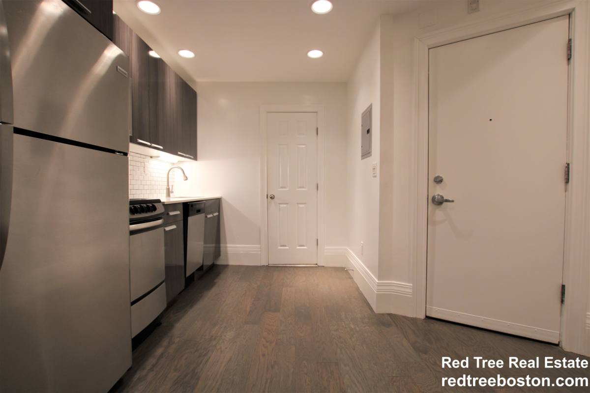 Apartment for rent at 270 Newbury St #6, Boston, MA 02116
