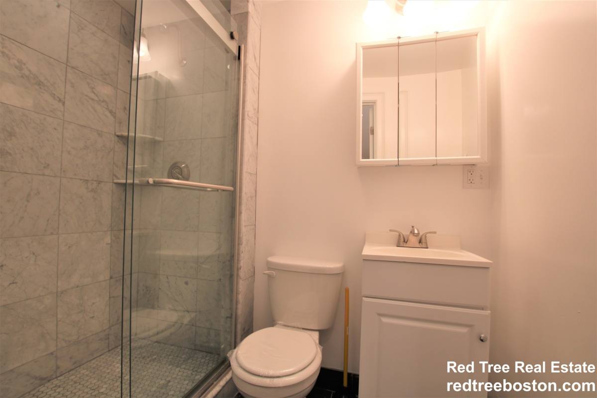 Apartment for rent at 270 Newbury St #6, Boston, MA 02116