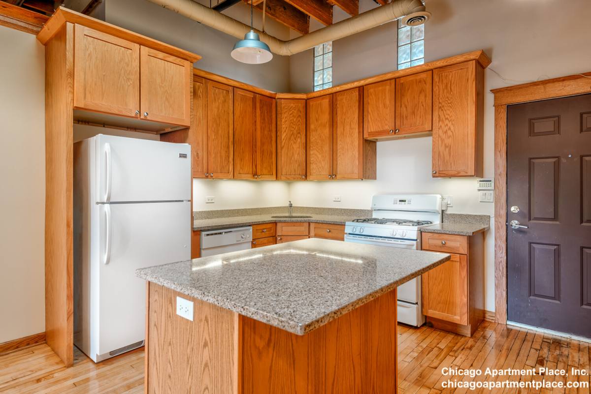 Apartment for rent at 3656 N Lincoln Ave #C, Chicago, IL 60613