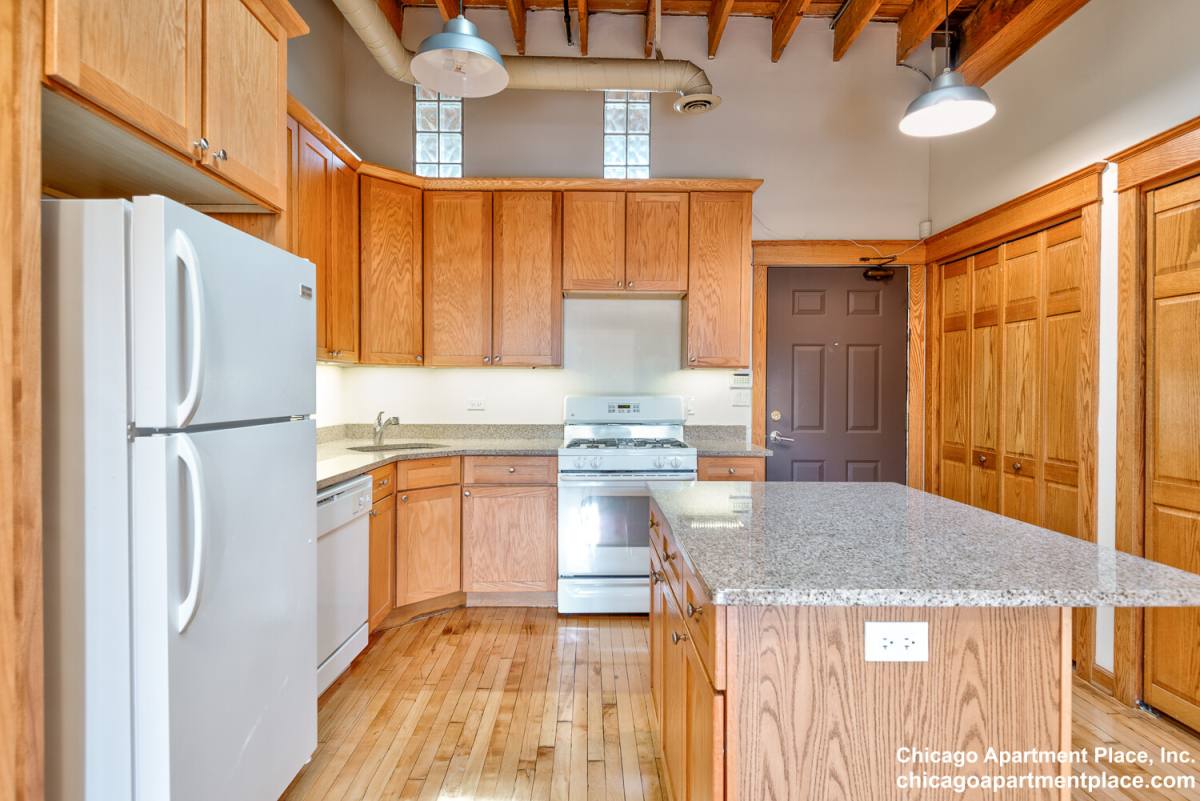 Apartment for rent at 3656 N Lincoln Ave #C, Chicago, IL 60613