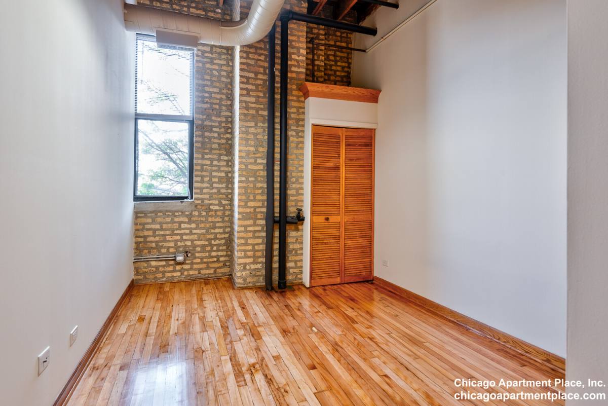 Apartment for rent at 3656 N Lincoln Ave #C, Chicago, IL 60613