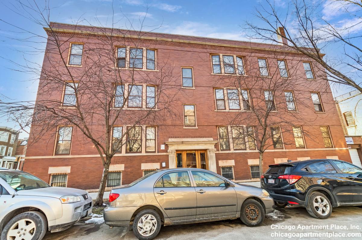 Apartment for rent at 3806 N Greenview Ave #2, Chicago, IL 60613
