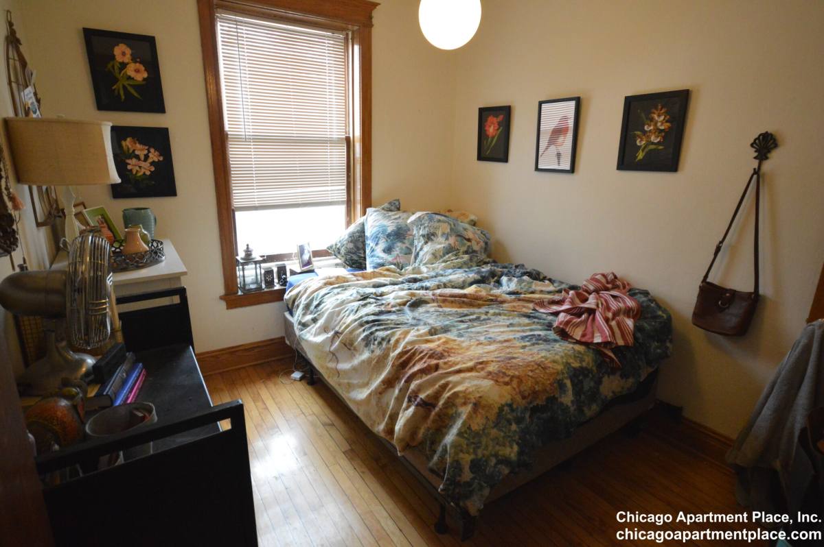 Apartment for rent at 852 W Waveland Ave #2, Chicago, IL 60613