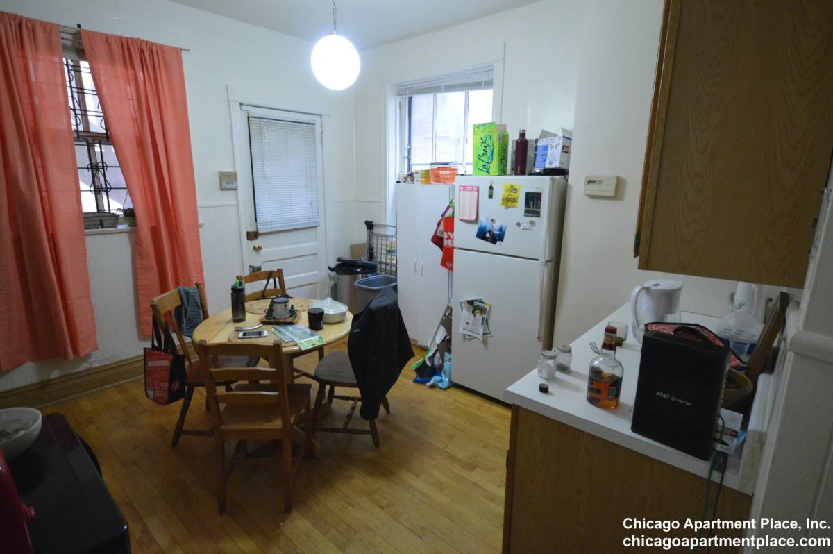 Apartment for rent at 852 W Waveland Ave #2, Chicago, IL 60613