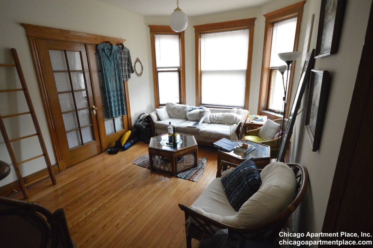 Apartment for rent at 852 W Waveland Ave #2, Chicago, IL 60613