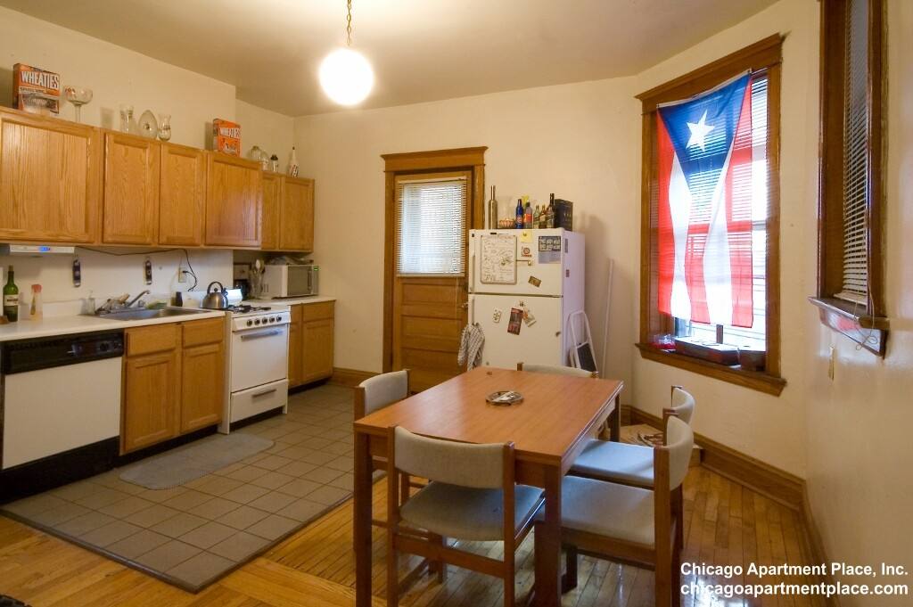 Apartment for rent at 850 W Waveland Ave #1, Chicago, IL 60613
