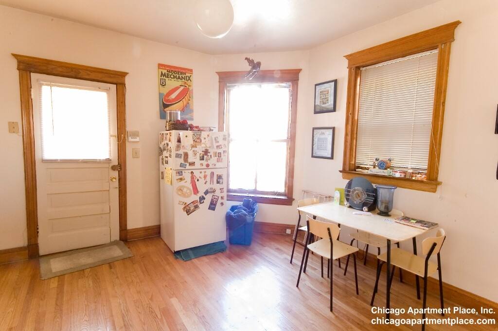 Apartment for rent at 850 W Waveland Ave #3, Chicago, IL 60613