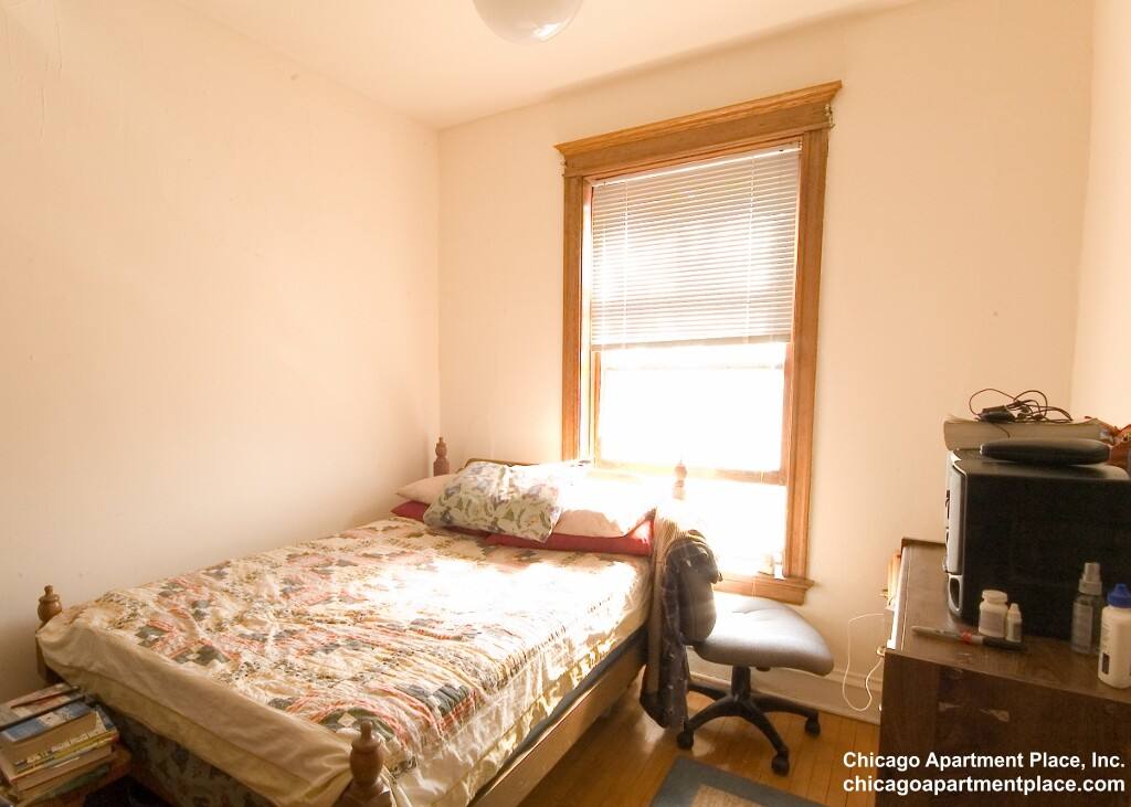 Apartment for rent at 850 W Waveland Ave #3, Chicago, IL 60613