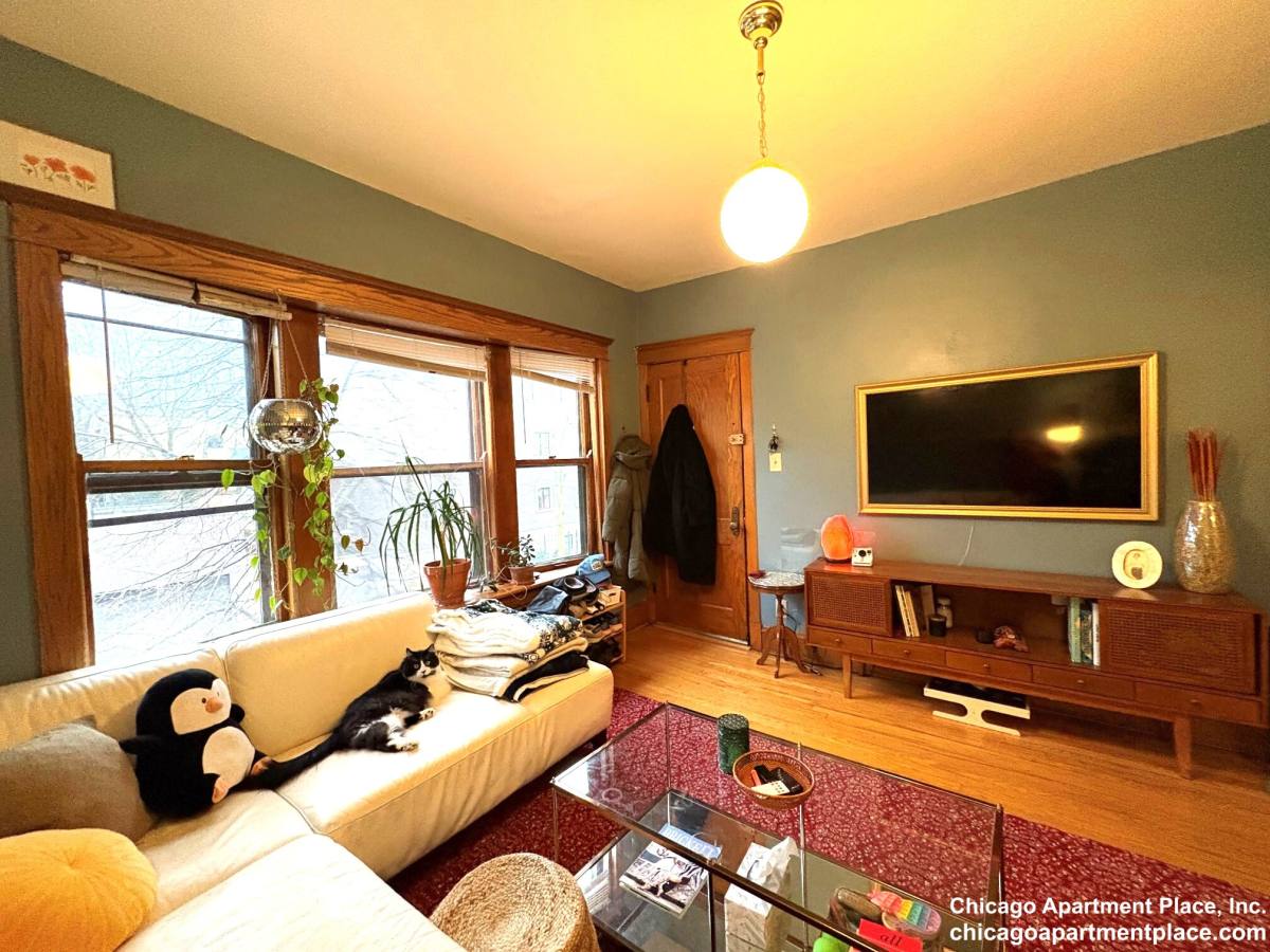 Apartment for rent at 3810 N Greenview #2, Chicago, IL 60613